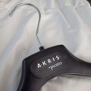 AKRIS Punto Black Velvet Shoulder Hanger Set (12 pcs)